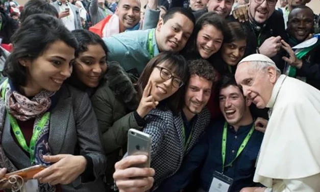 El Papa pide a los jóvenes que cambien el mundo y no sean esclavos del móvil