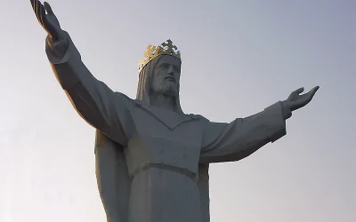 Jesucristo Rey del universo, Dios crucificado