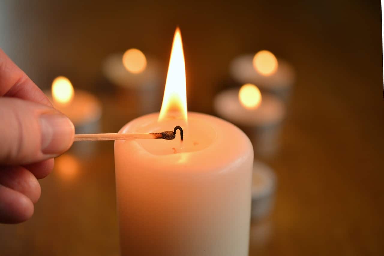 candle-g4605c493c_1280