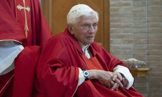 El Celam se une en oración por la salud del Papa Emérito Benedicto XVI