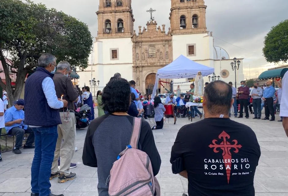 “El hombre es más fuerte cuando está de rodillas”