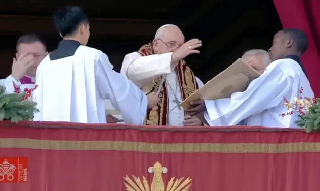 El Papa en Urbi et Orbi recordó las guerras y el hambre que sufre la humanidad