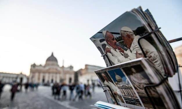 Crecen las respuestas al llamado de oración por Benedicto XVI