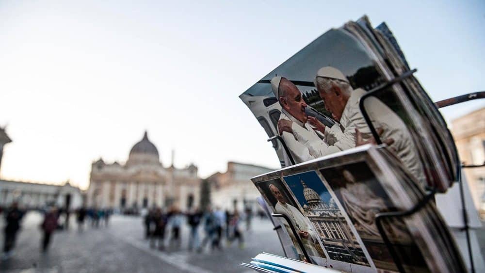 Crecen las respuestas al llamado de oración por Benedicto XVI