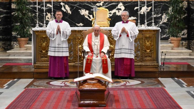 Cardenal Pell: un ejemplo de cómo aceptar con dignidad las penas injustas