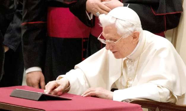 El primer Papa tuitero