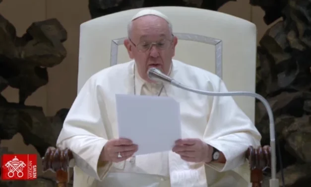 Oración y agradecimiento por Benedicto en la Basílica de San Pedro