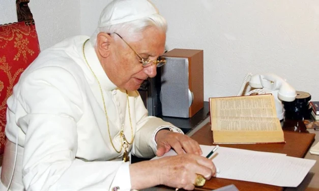 Revelan el testamento espiritual de Benedicto XVI