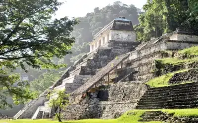 Los centros ceremoniales del Área Maya