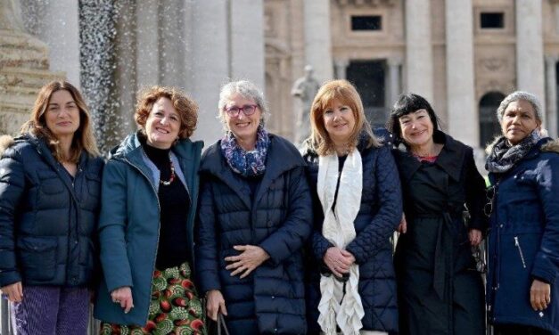 Diez años de Francisco: más mujeres trabajando en el Vaticano