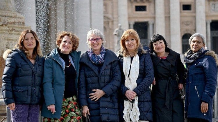 Diez años de Francisco: más mujeres trabajando en el Vaticano