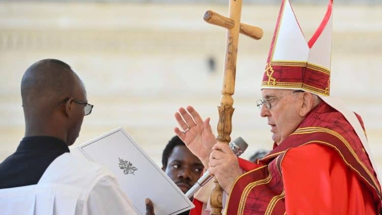 El Papa: Intensifiquemos las oraciones por la paz en la Semana Santa