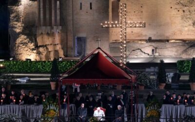 En el Vía Crucis voces de paz desde territorios heridos por la guerra