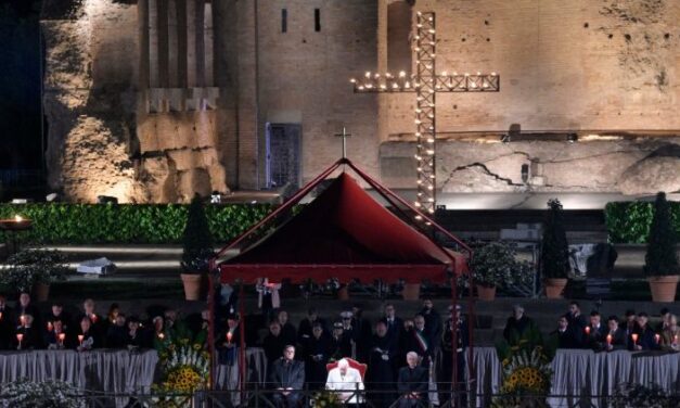 En el Vía Crucis voces de paz desde territorios heridos por la guerra