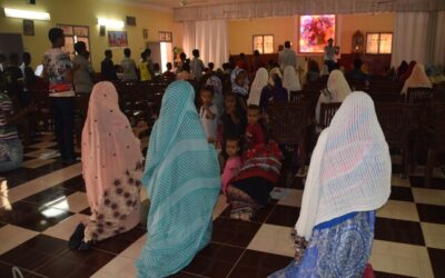 Sudán: en medio de los combates, los sacerdotes se quedan al lado de su rebaño