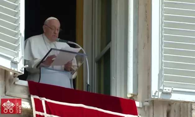 Papa, Regina Caeli: “El Espíritu Santo nos libera de las presiones del miedo”