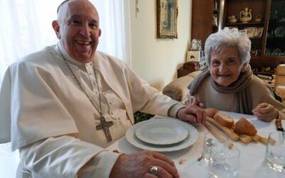 Vaticano invita a festejar a los abuelos y los ancianos en las plazas del mundo