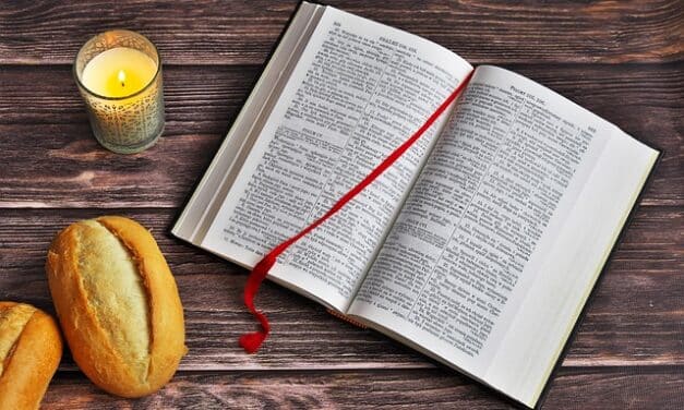 Dios ofrece su palabra y su pan a todos