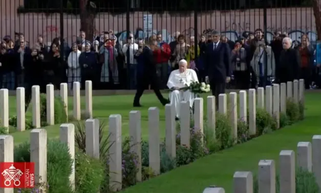 El Papa en la Conmemoración de los Difuntos: No más guerras, destruyen la vida