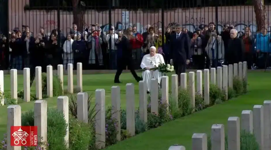 El Papa en la Conmemoración de los Difuntos: No más guerras, destruyen la vida