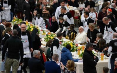 El Papa almuerza con los pobres en un inolvidable momento de amistad