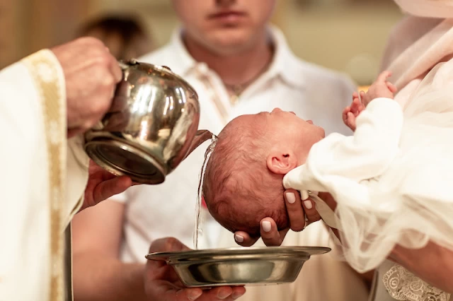 Sobre padrinos, madrinas y bautizados