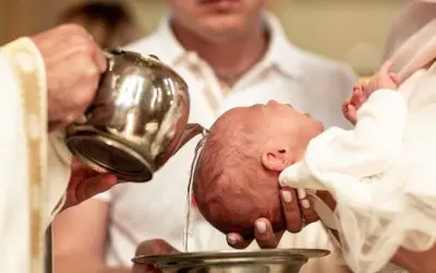 «Para la validez de los sacramentos, fórmulas y materia no pueden modificarse»