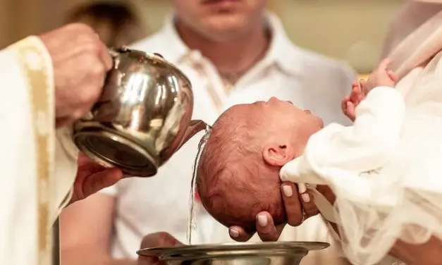 «Para la validez de los sacramentos, fórmulas y materia no pueden modificarse»