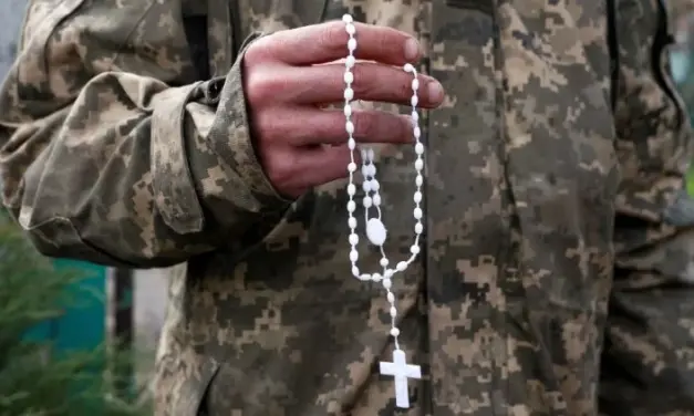 Arzobispo de Ucrania: No luchamos con el fusil, sino con el Rosario