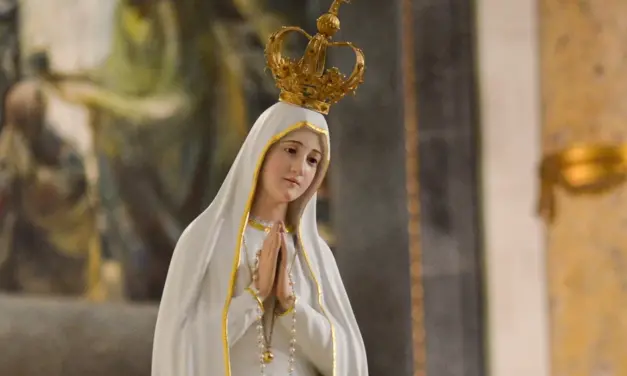 «Recen el Rosario todos los días, para alcanzar la paz para el mundo y el fin de la guerra»