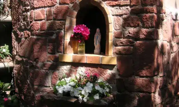 ¿Por qué el mes de mayo está dedicado a la Virgen María?