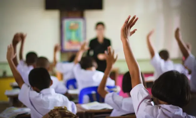 Es necesario un nuevo modelo educativo en equipo: docentes, padres de familia y alumnos