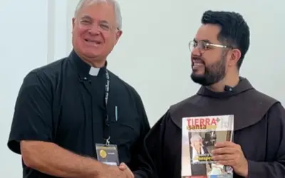 Presentan la revista de Tierra Santa en México durante el Encounter Youthfest Magdala 2024