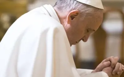El Papa ya lo dijo en 2020: “Rezar no es algo externo a nosotros sino el misterio más íntimo”