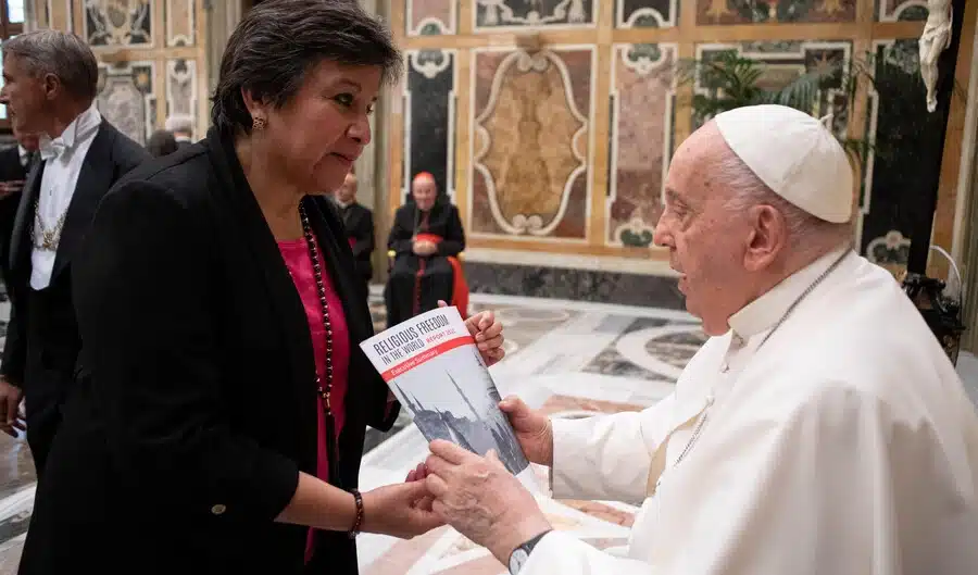 El Papa Francisco recibe el Informe sobre Libertad Religiosa y expresa su preocupación sobre el creciente ataque a este derecho