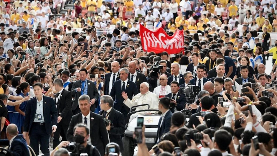 Misa en Singapur, el Papa: «sin amor no somos nada, ¡amad a todos sin preferencias!»