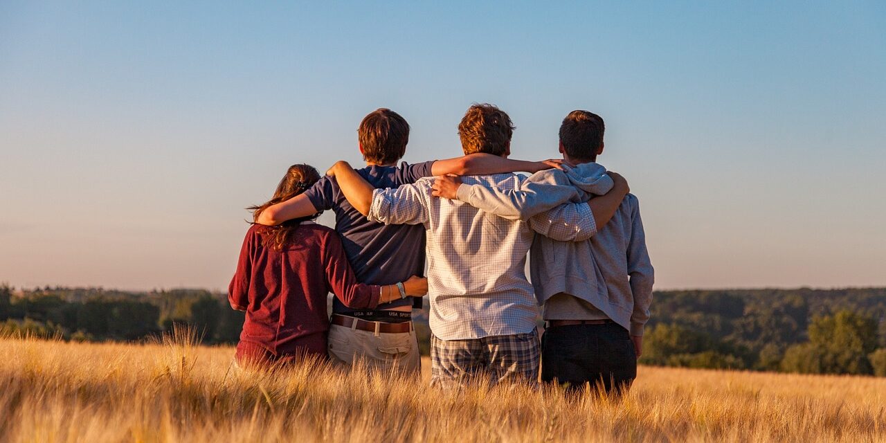 Amistad entre hermanos y compañeros