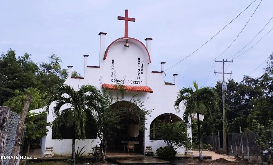 Cariño, amor y devoción en la capilla San Juan Pablo II (Cancún)