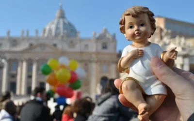 La bendición de las estatuillas del Niño Jesús vuelve a la Plaza de San Pedro