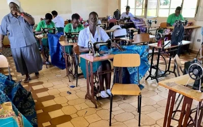 Las monjas en Uganda “cosen pedazos de vida, como retales de estofa”
