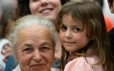 “Feliz el que no ve desvanecerse su esperanza”, tema del Día de los Abuelos