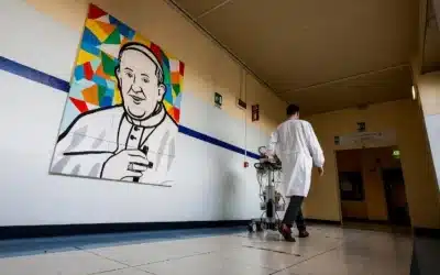 Los fieles intensifican la oración por la salud del Papa
