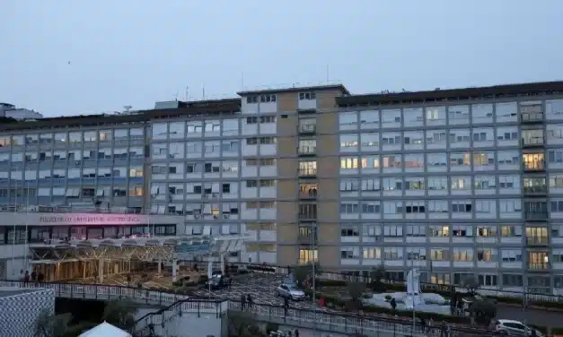 El Papa en el hospital: el estado clínico permanece estable, sin nuevos broncoespasmos