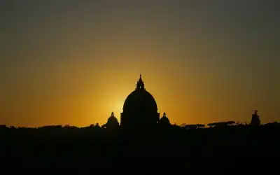La reforma de la Iglesia ilumina el ocaso papal