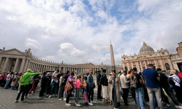 El abrazo del pueblo al Papa: «Un faro de solidez y esperanza en tiempos de caos»