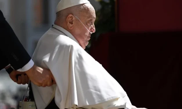 El Papa de sorpresa en San Pedro para rezar ante la tumba de San Pío X