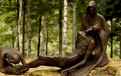 Vía Crucis, el Papa: En un mundo de algoritmos, la economía de Dios no descarta