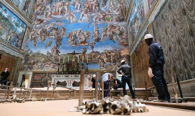 Los preparativos en la Capilla Sixtina para el Cónclave (video)