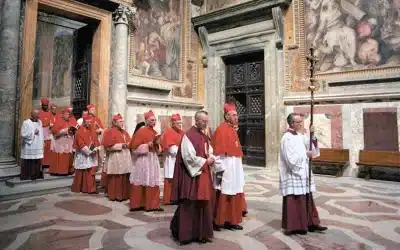 Cónclave, una historia entre Medioevo y futuro