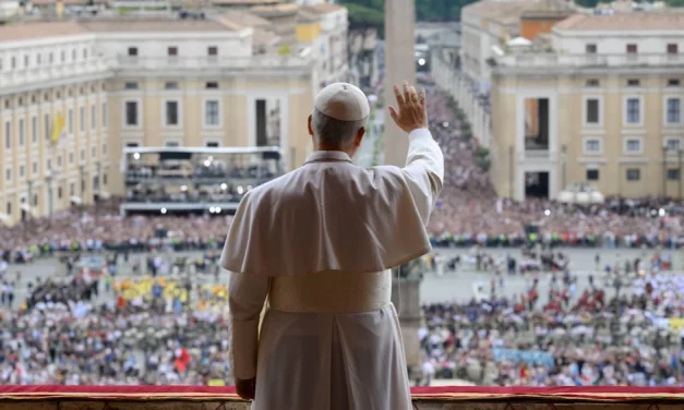 El sello de Francisco y un toque de Benedicto XVI